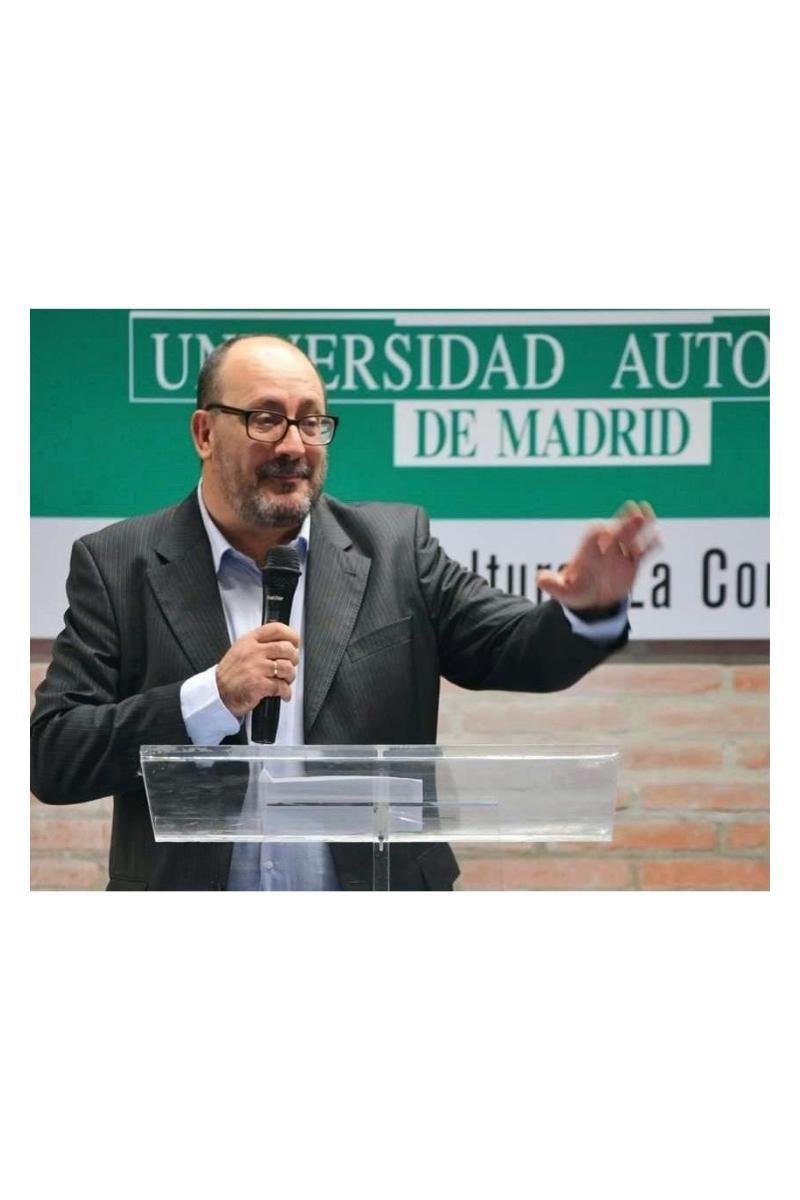 Enrique del Árbol impartiendo una sesión de trabajo